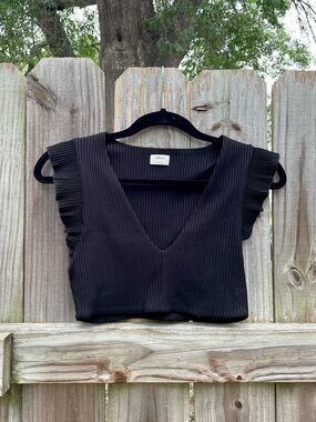 Aritzia Wilfred Ribbed Ruffle Sleeve Crop Top